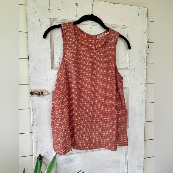 BODY CENTRAL, NWOT, LIGHTWEIGHT, SLEEVELESS BLOUSE WITH BUTTON BACK. SIZE M - Picture 1 of 8